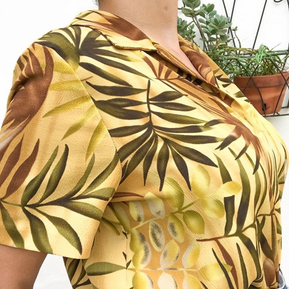 Vintage floral blouse with shoulder pads